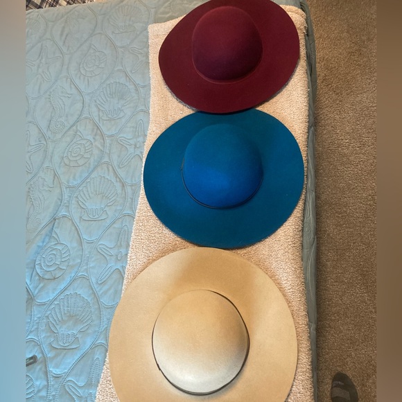 Set of Three Stylish 100% Wool Felt Hats in Burgundy, Blue, and Beige - Picture 1 of 13